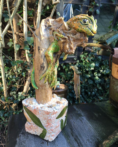 Lizzard_on_wood_1.jpg